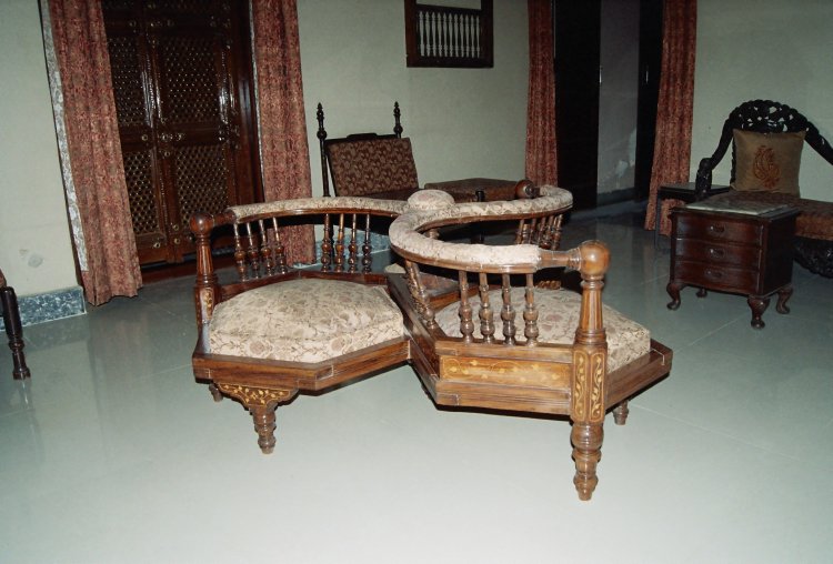 Old fashioned love seats 60 Old fashioned love seats 97