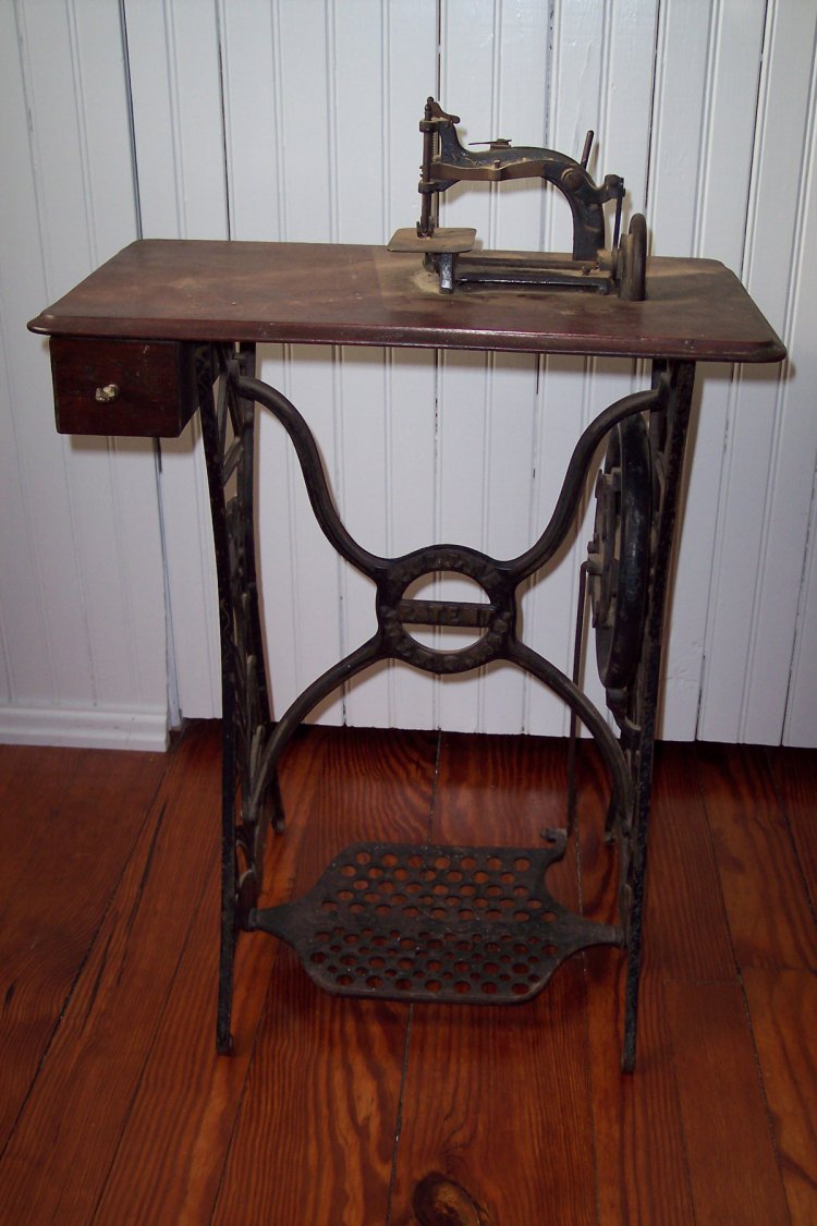 Name:  sewing machine 05.jpg
Views: 692
Size:  117.6 KB