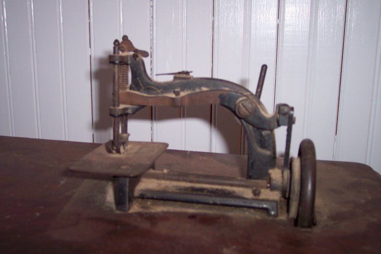 Name:  sewing machine 06.jpg
Views: 711
Size:  44.6 KB