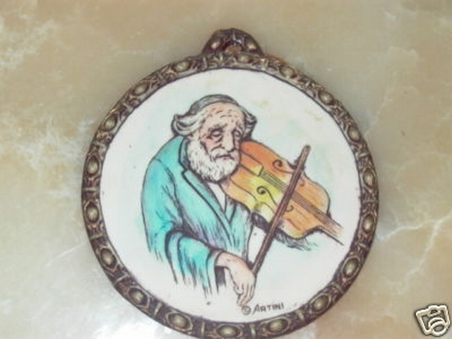Name:  Old Man Playing Violin - Use.jpg
Views: 2788
Size:  155.8 KB