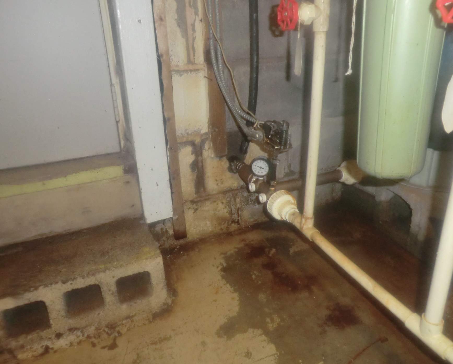 Name:  InsideWellPipe.jpg
Views: 160
Size:  127.6 KB