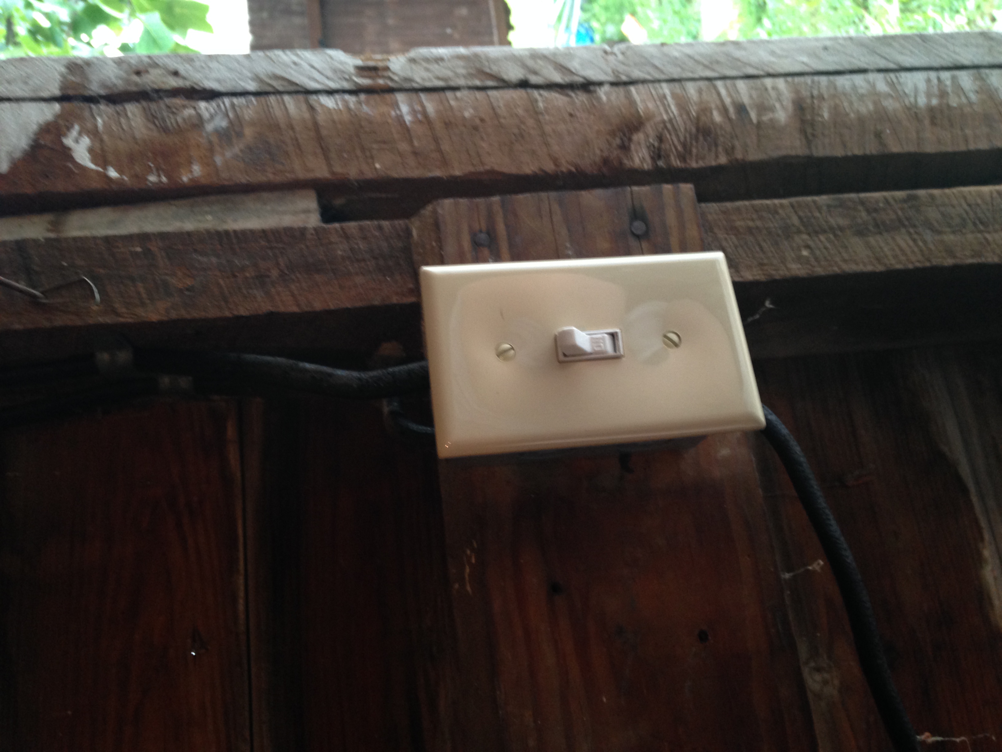 Name:  New switch in garage.JPG
Views: 142
Size:  1.32 MB