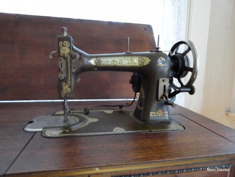 1920's sewing machine made by "The Domestic Sewing Machine Co.".