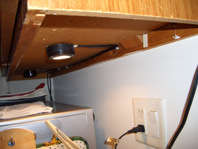 Under cabinet lighting wiring (undercabinet)
