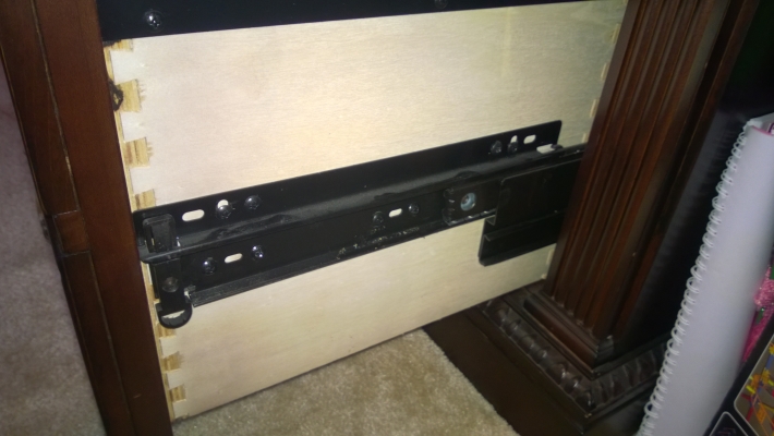 Remove drawer with metal glides and no latch