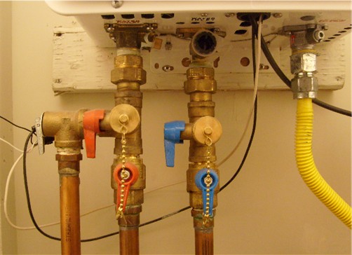 2 Year House & Rinnai R85 Gas Tankless - Low Pressur