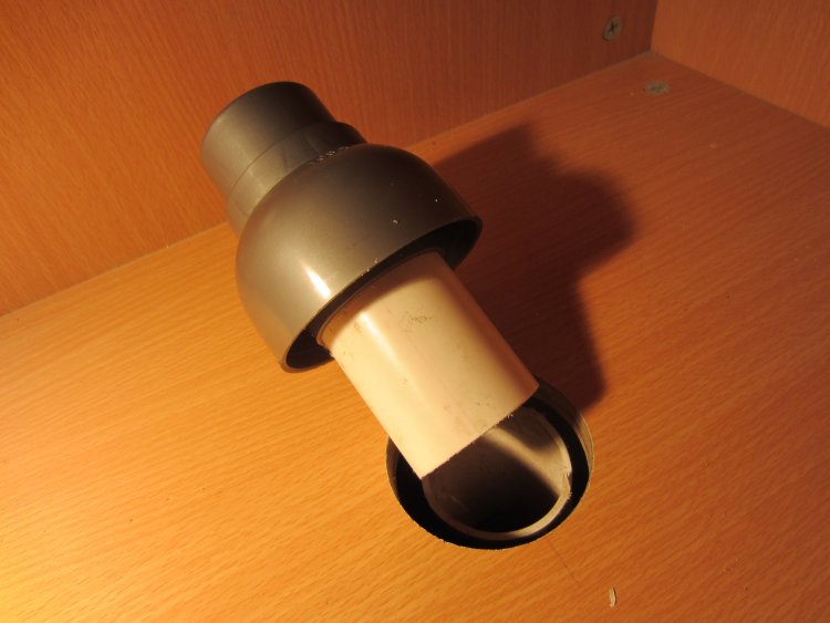 Kitchen sink drain connection